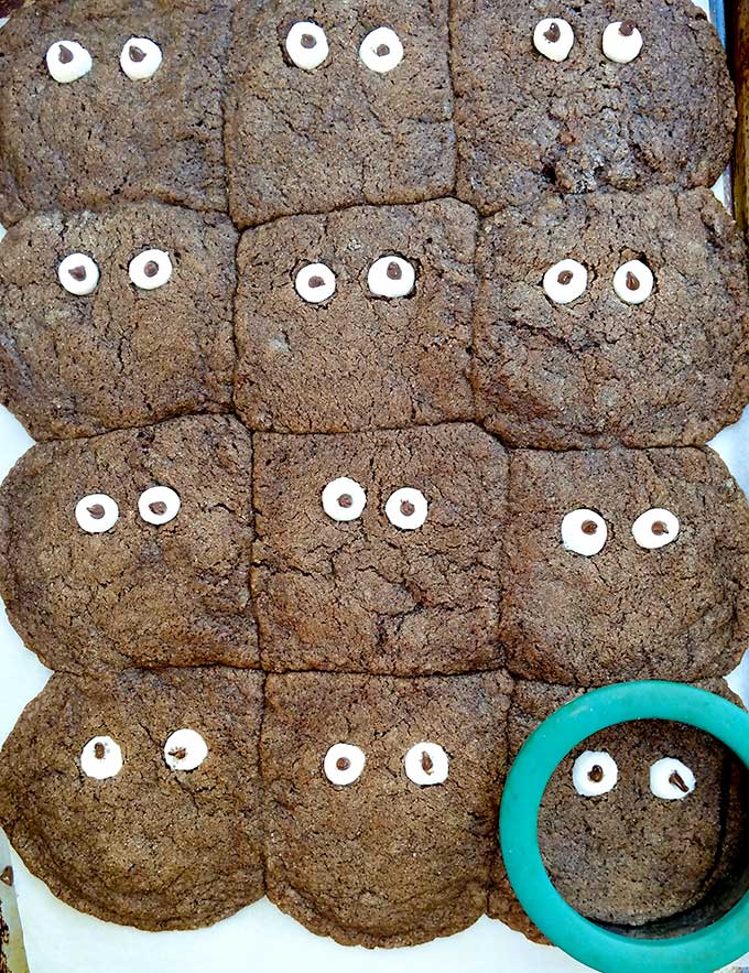 googly eyes cookies melted together