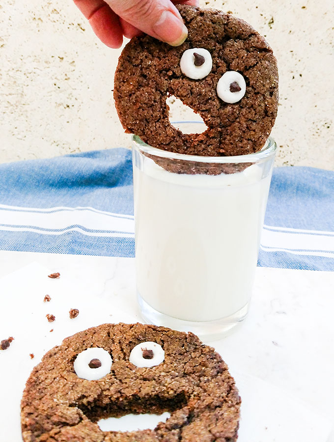 Cute smiling googly eyes cookies