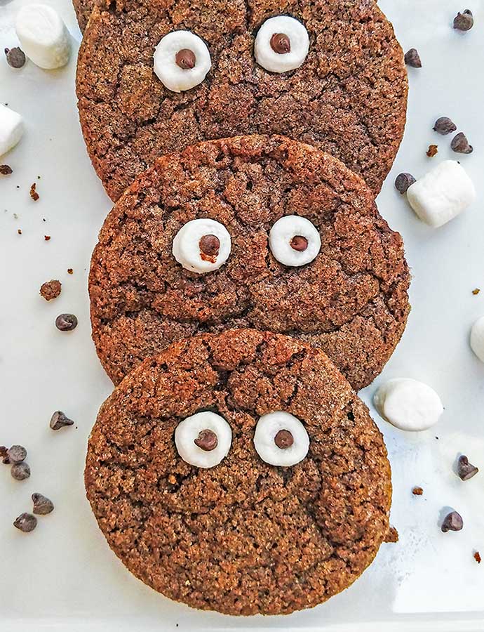 Googly eyes cookies on tray