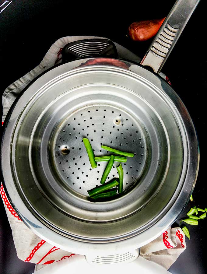 easy steamed green beans in steamer insert