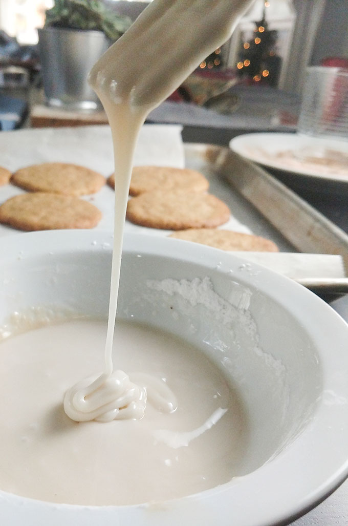 Drizzling easy cookie icing