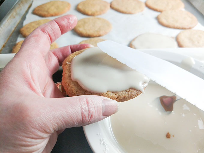 Easy cookie icing for Mom's Christmas cookies