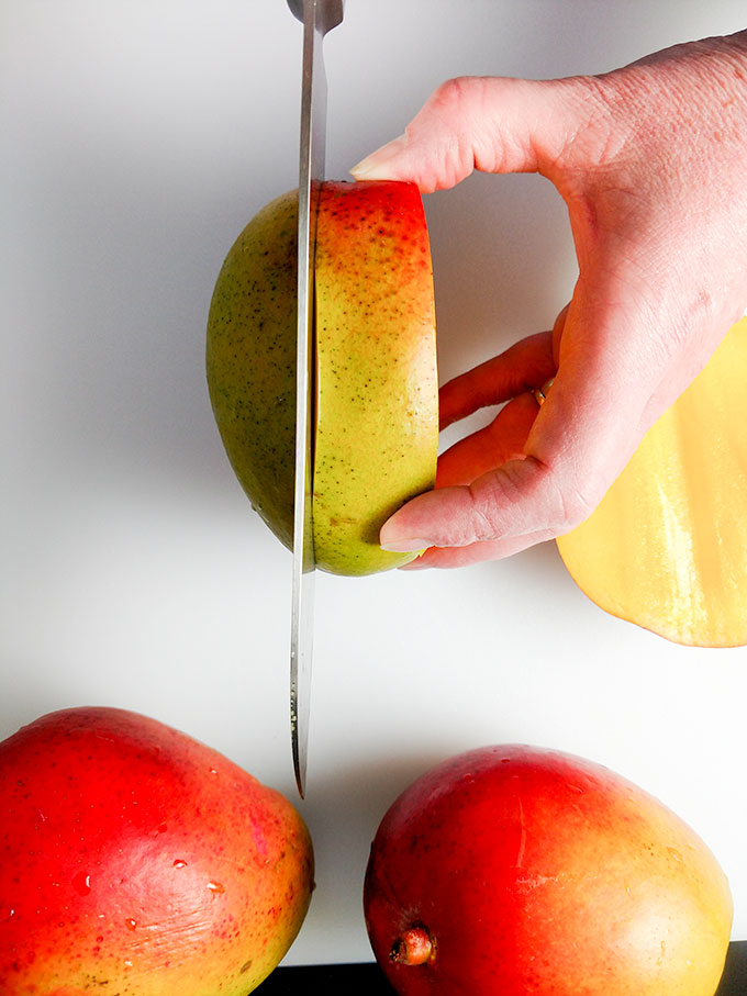 How to cut mango cheeks