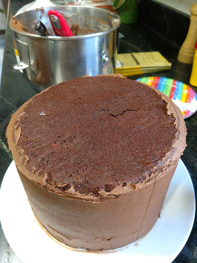 nutella buttercream frosting on sides of cake