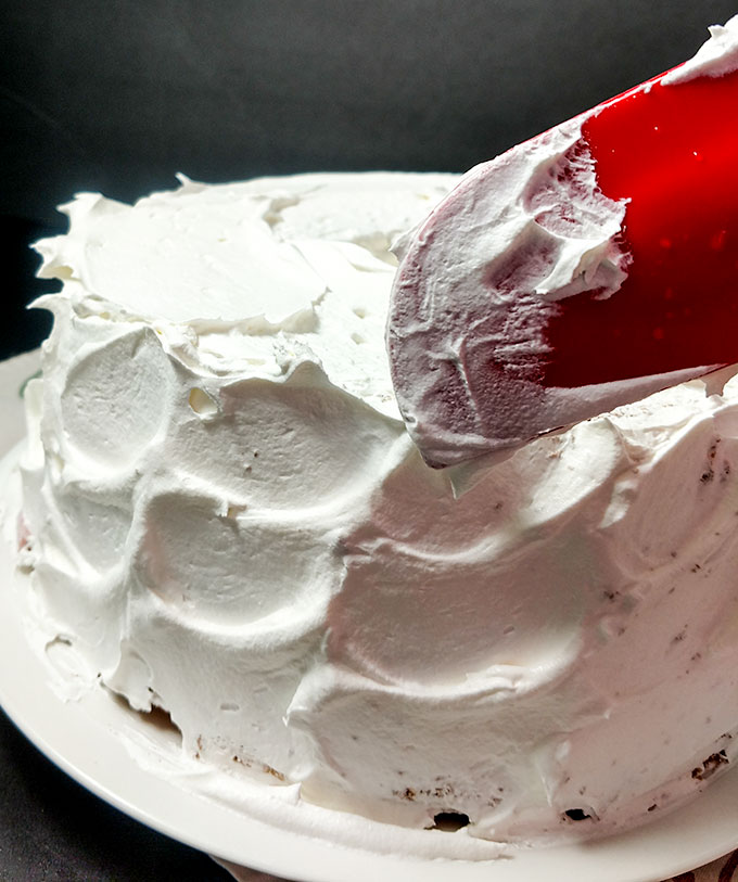 angel food cake with strawberries with wavy design