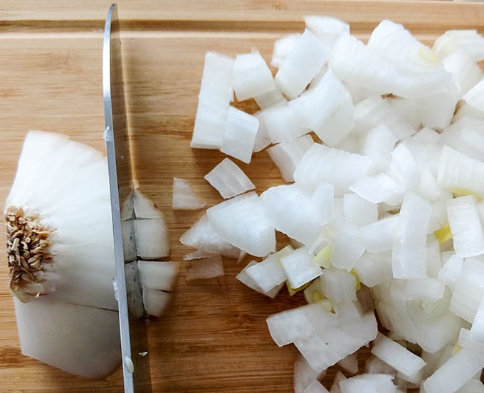 how to cut and dice an onion