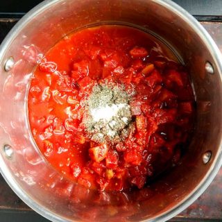 simple tomato sauce for pizza in saucepan