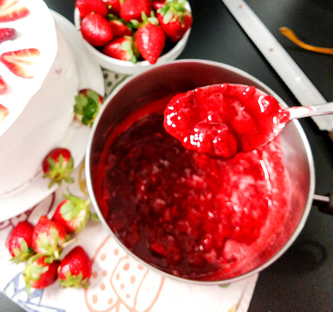 easy strawberry sauce with vanilla cooked down