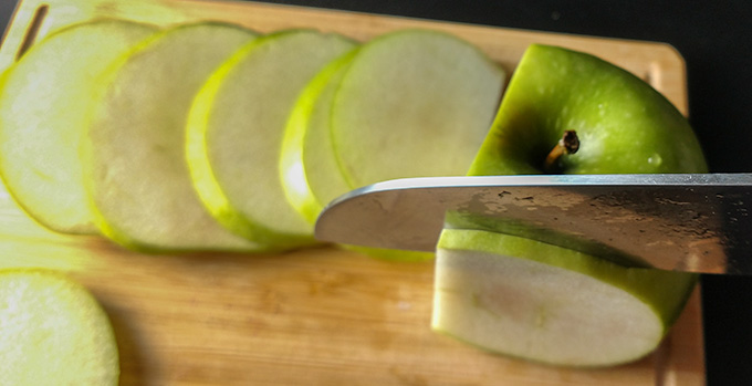 slicing apple into circles