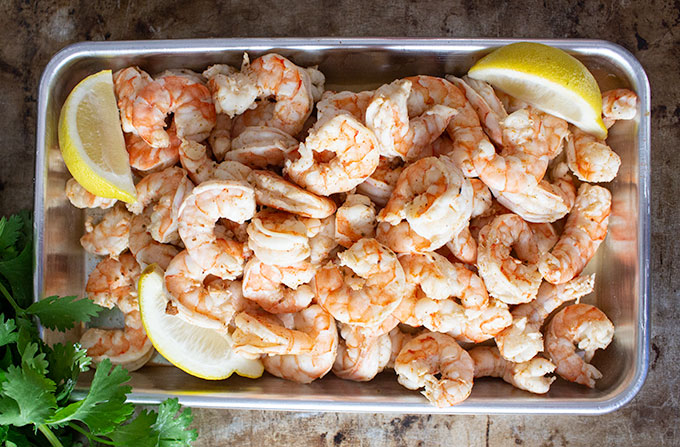 Steamed shrimp on tray