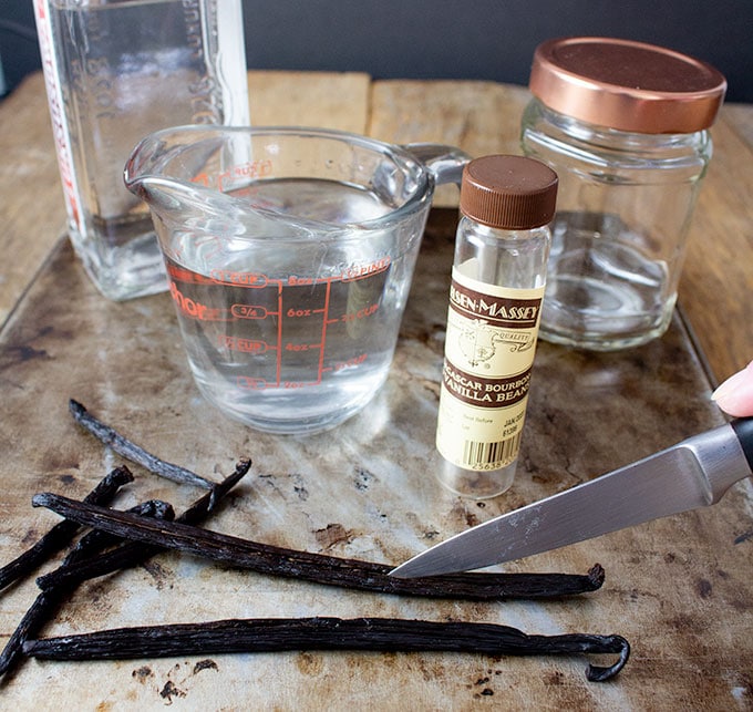 Homemade vanilla extract recipe ingredients