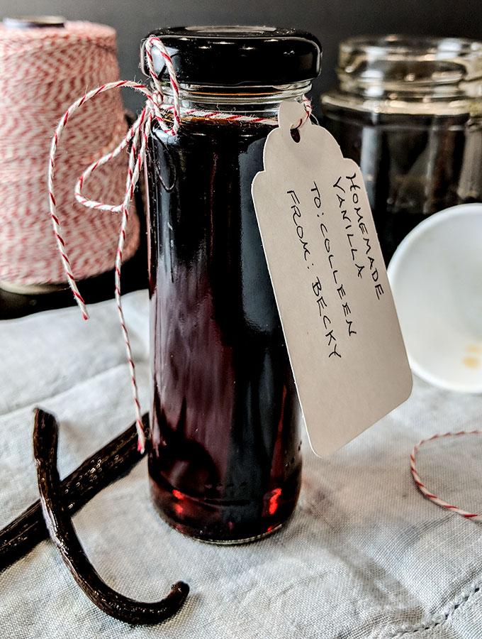 homemade vanilla extract recipe in gift jar