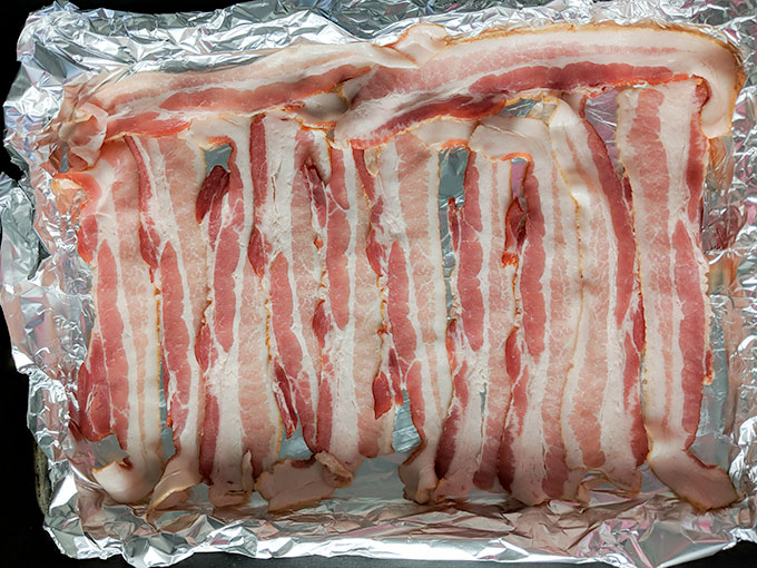 How to cook bacon in the oven raw on tray