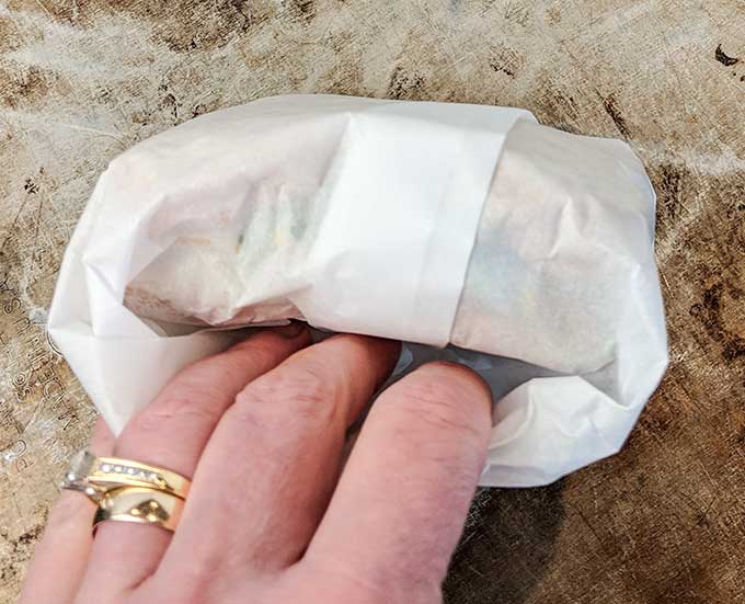 How to Wrap a Sandwich With Wax Paper 