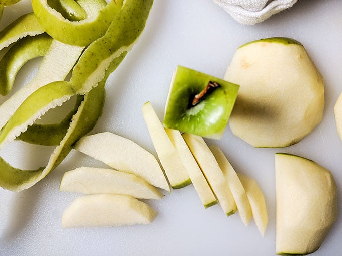 cinnamon apples recipe cut into slices