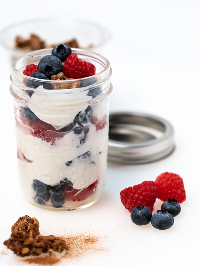 yogurt parfait in mason jar