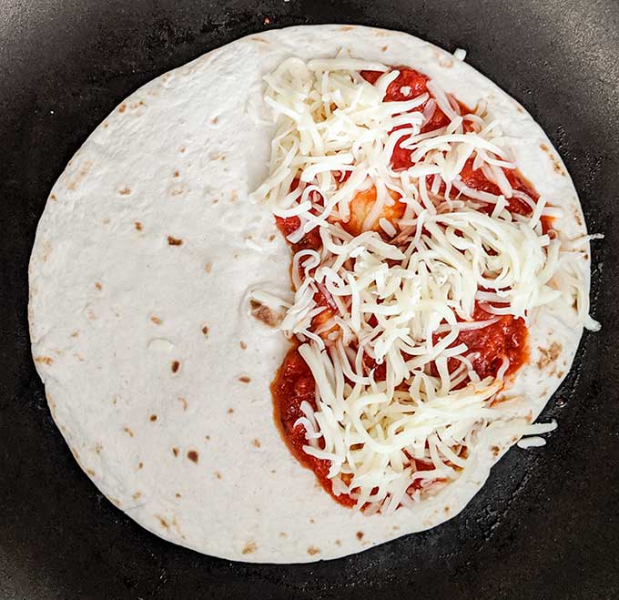 How to make a pizza quesadilla