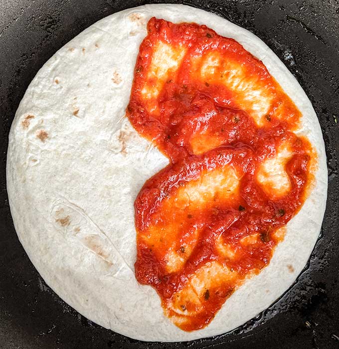 how to make a pizza quesadilla